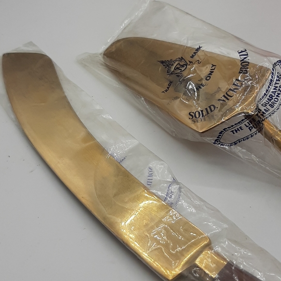 Vintage Solid Nickle Bronze Serving Set Knife & Cake Knife Wood Handles NOS - Picture 5 of 6